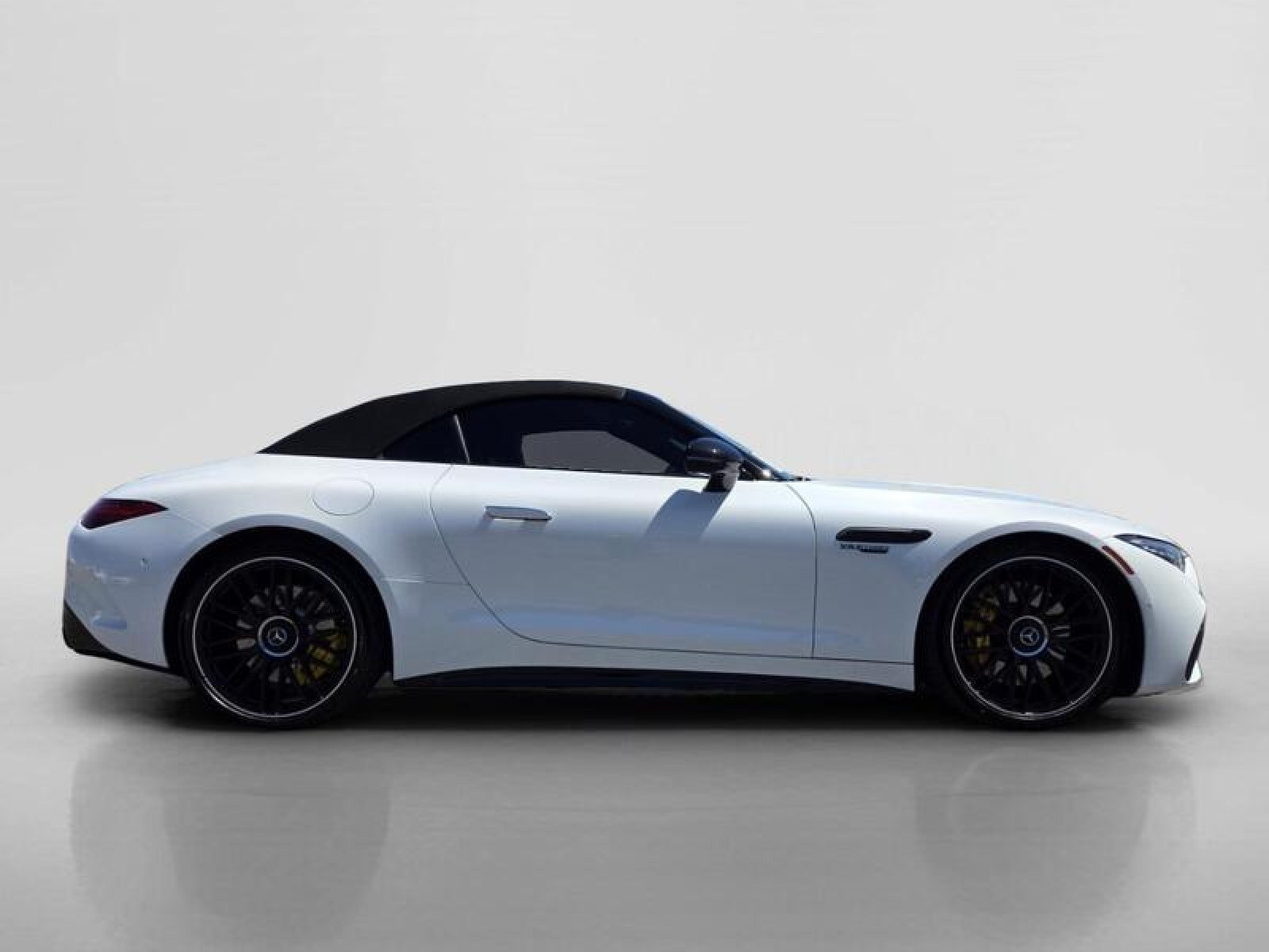 Certified Used 2022 MANUFAKTUR Moonlight White Metallic Mercedes-Benz AMG® SL 55 image 6