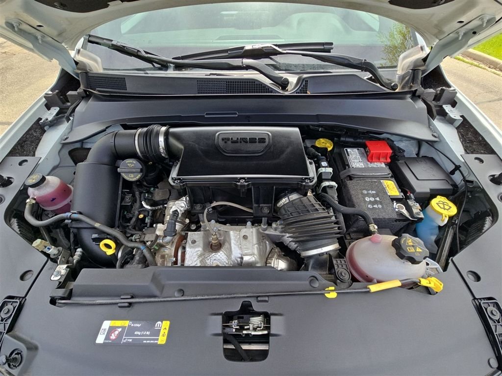 Certified Used 2025 White Jeep Latitude image 11