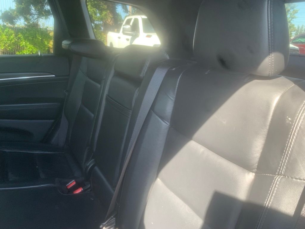 Used 2020 Diamond Black Crystal Pearlcoat Jeep Limited image 19
