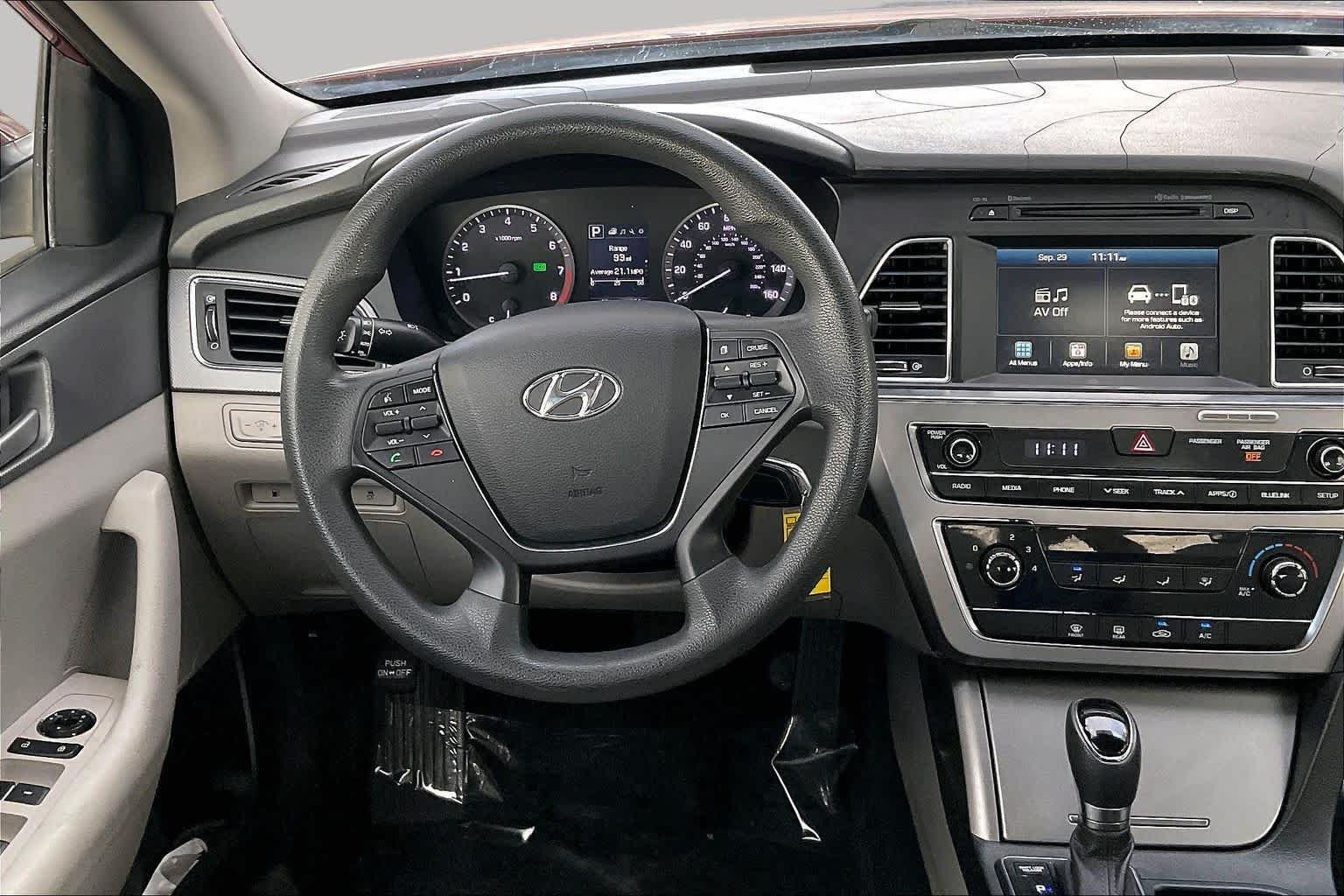 Used 2016 Venetian Red Hyundai 2.4L SE image 6