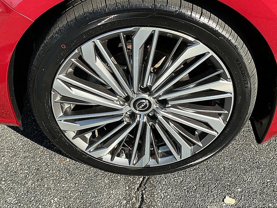Used 2023 Scarlet Ember Tintcoat Nissan 2.5 SL image 9