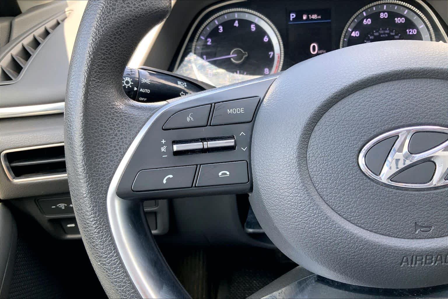 Used 2020 Hampton Gray Hyundai SEL image 23