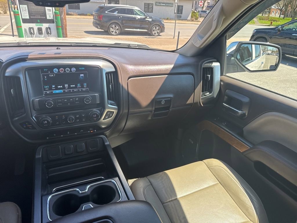 Used 2018 IRIDESCENT PEARL TRICOAT Chevrolet LTZ image 13