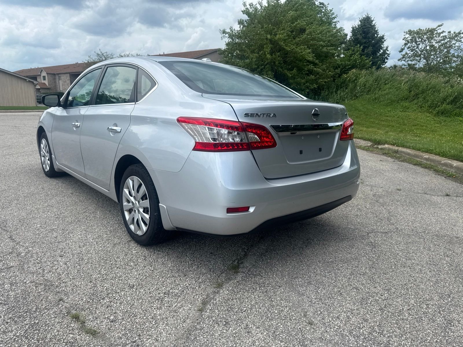 Used 2015 Silver Nissan SV image 5