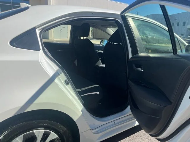 Used 2020 White Toyota LE image 12