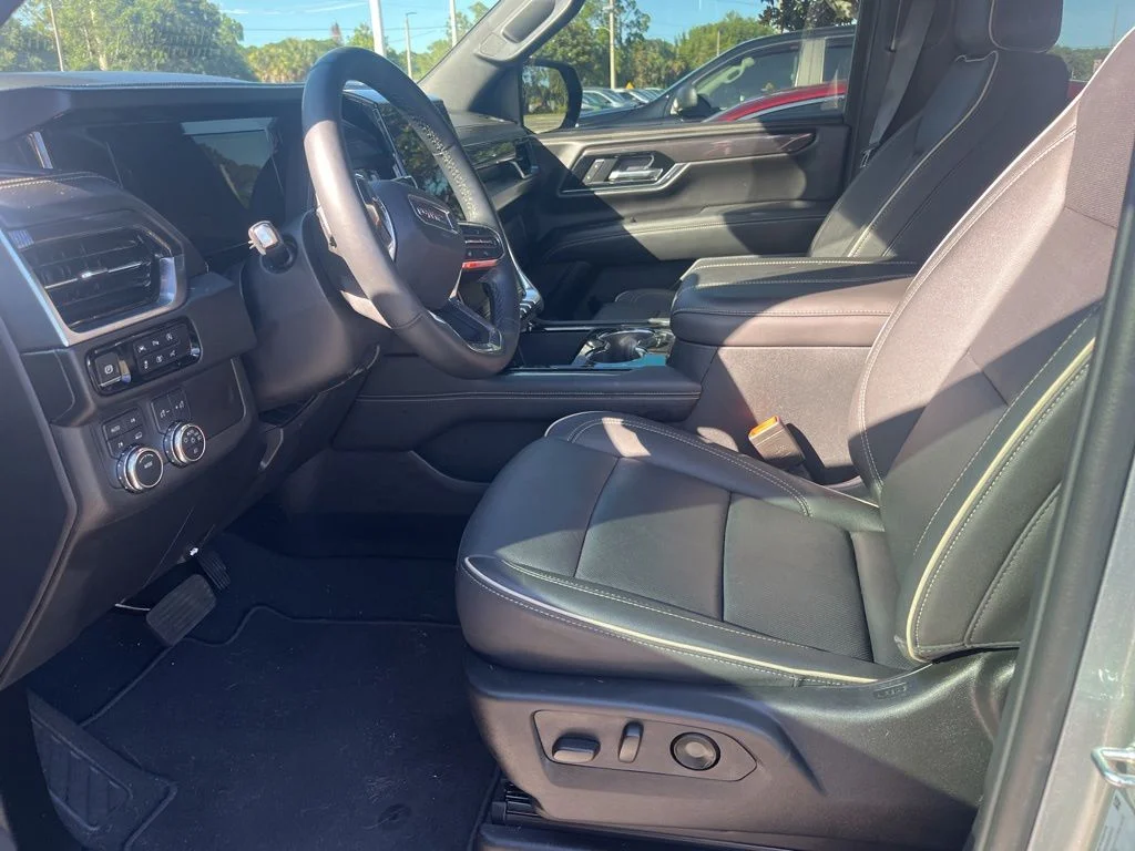 Used 2025 Silver GMC Elevation image 10