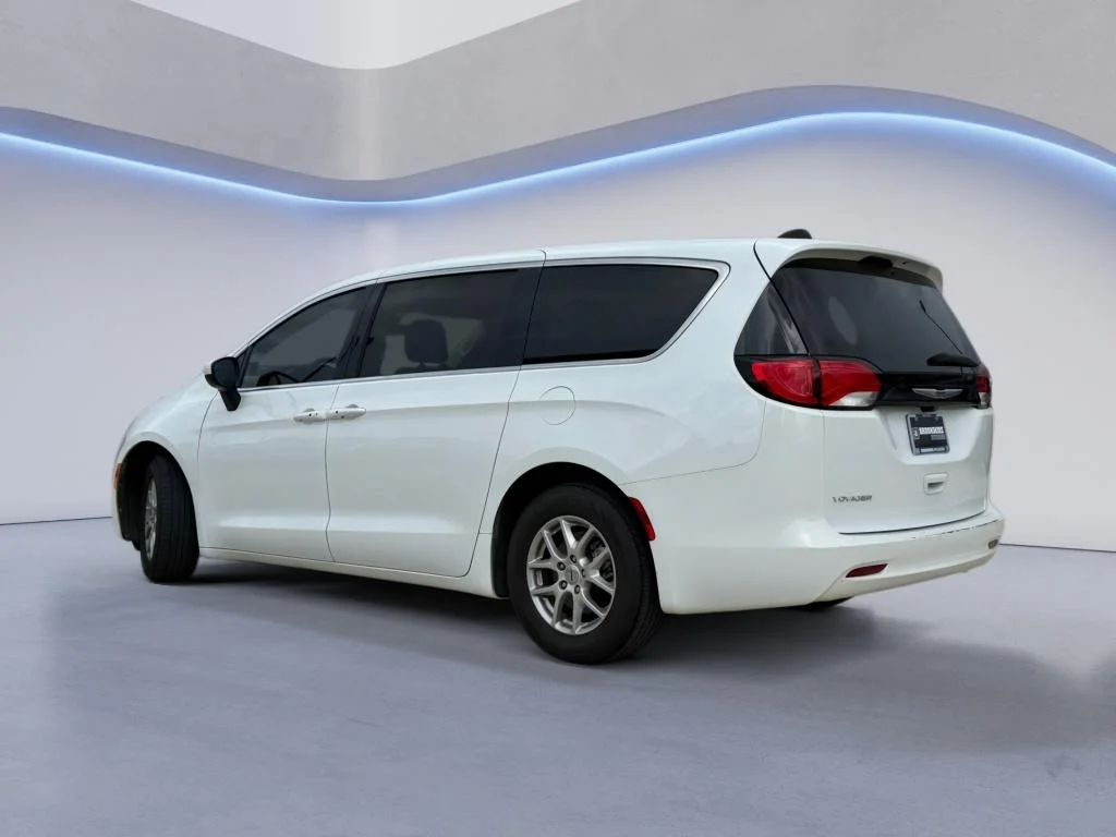 Used 2023 Bright White Clearcoat Chrysler LX image 3