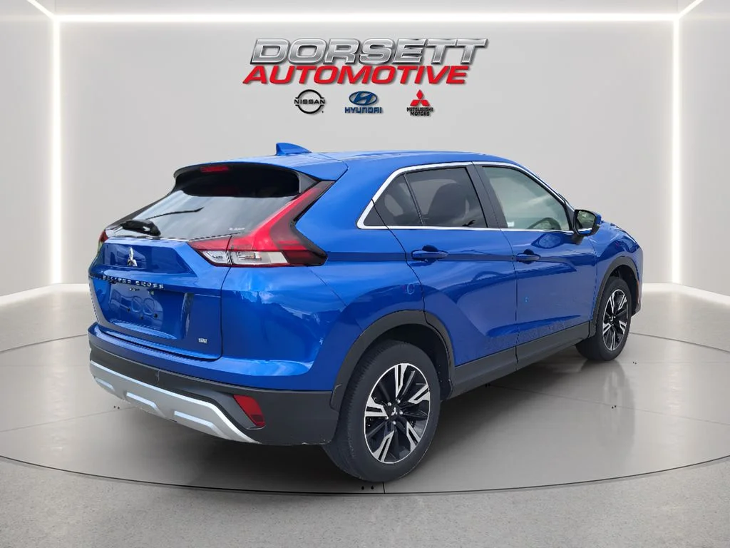 Used 2024 Lightning Blue Metallic Mitsubishi SE image 6