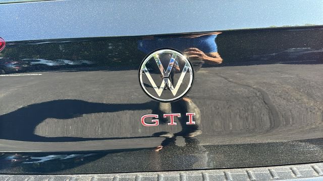 Used 2024 Black Volkswagen SE image 13