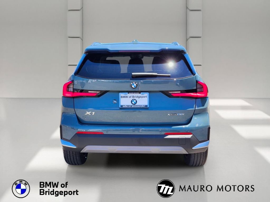 Used 2023 Green BMW xDrive28i image 5