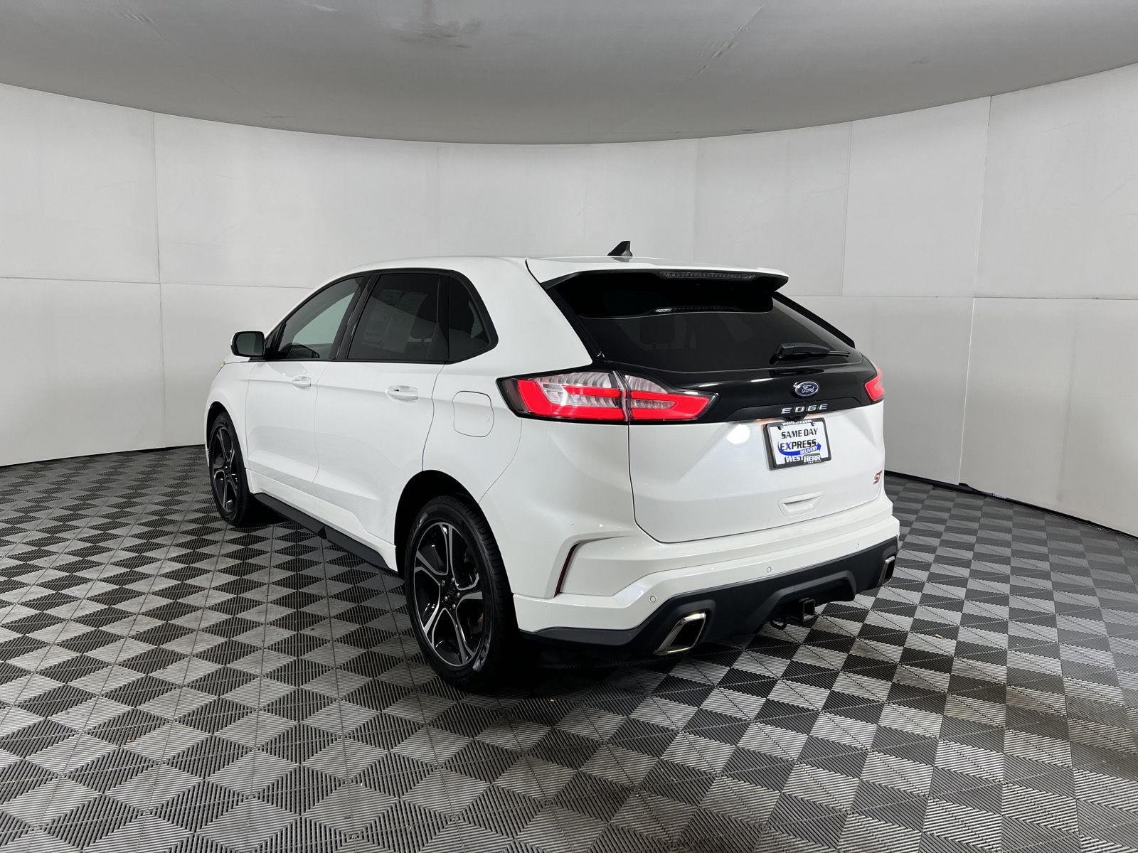 Used 2023 Star White Metallic Tri-Coat Ford ST image 4