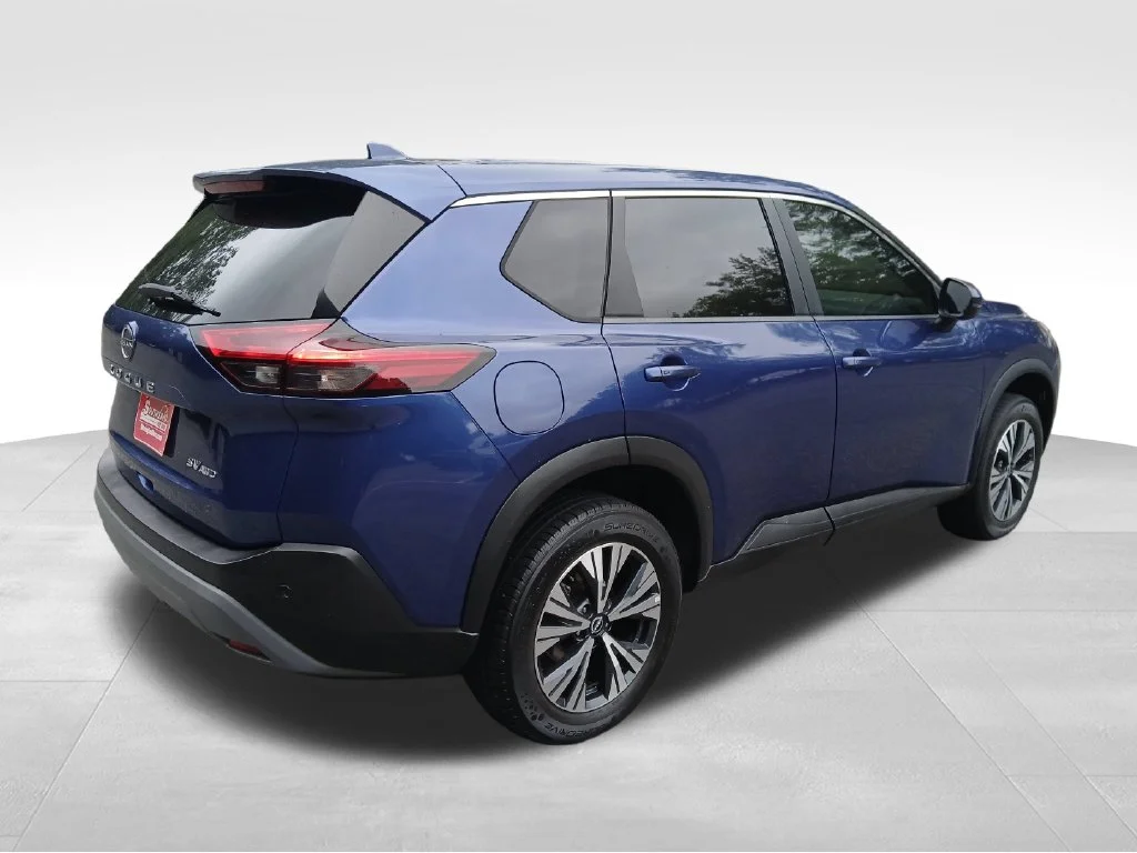 Used 2022 Blue Nissan SV image 5