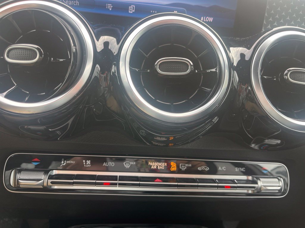 Used 2026 White Mercedes-Benz GLB 250 image 19