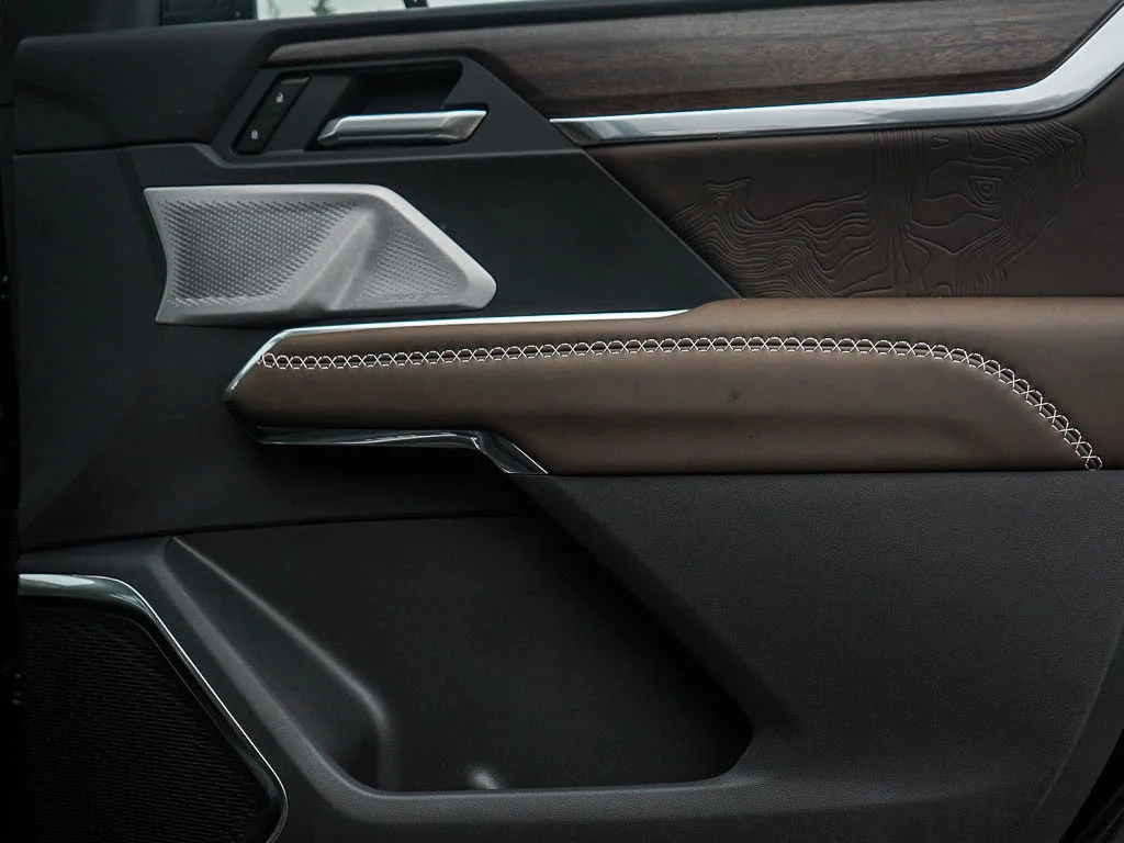 2026 GMC Acadia Denali Ultimate - Photo 9