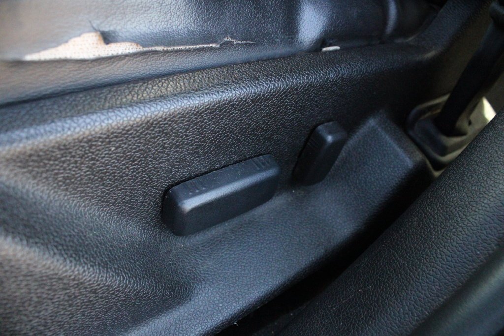 Used 2009 Thunder Gray ChromaFlair Cadillac Base image 3