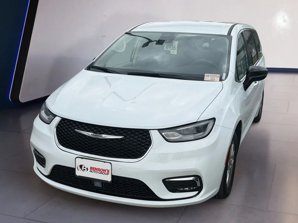 2024 Chrysler Pacifica Touring L's photo