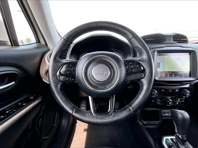 Used 2020 Alpine White Clea Jeep Altitude image 17