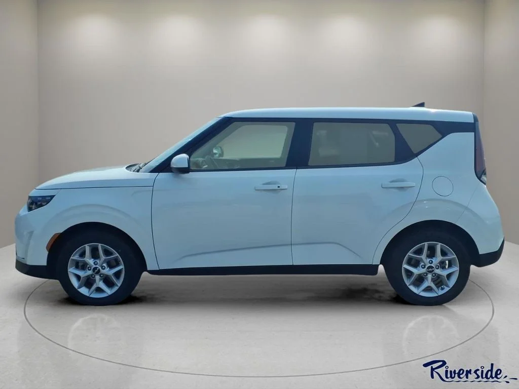 Used 2023 White Kia S image 5