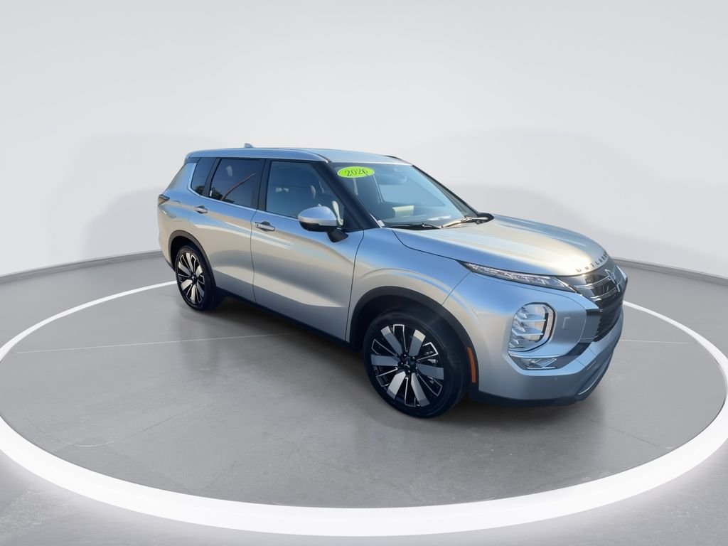 New 2026 Silver Mitsubishi SE image 2
