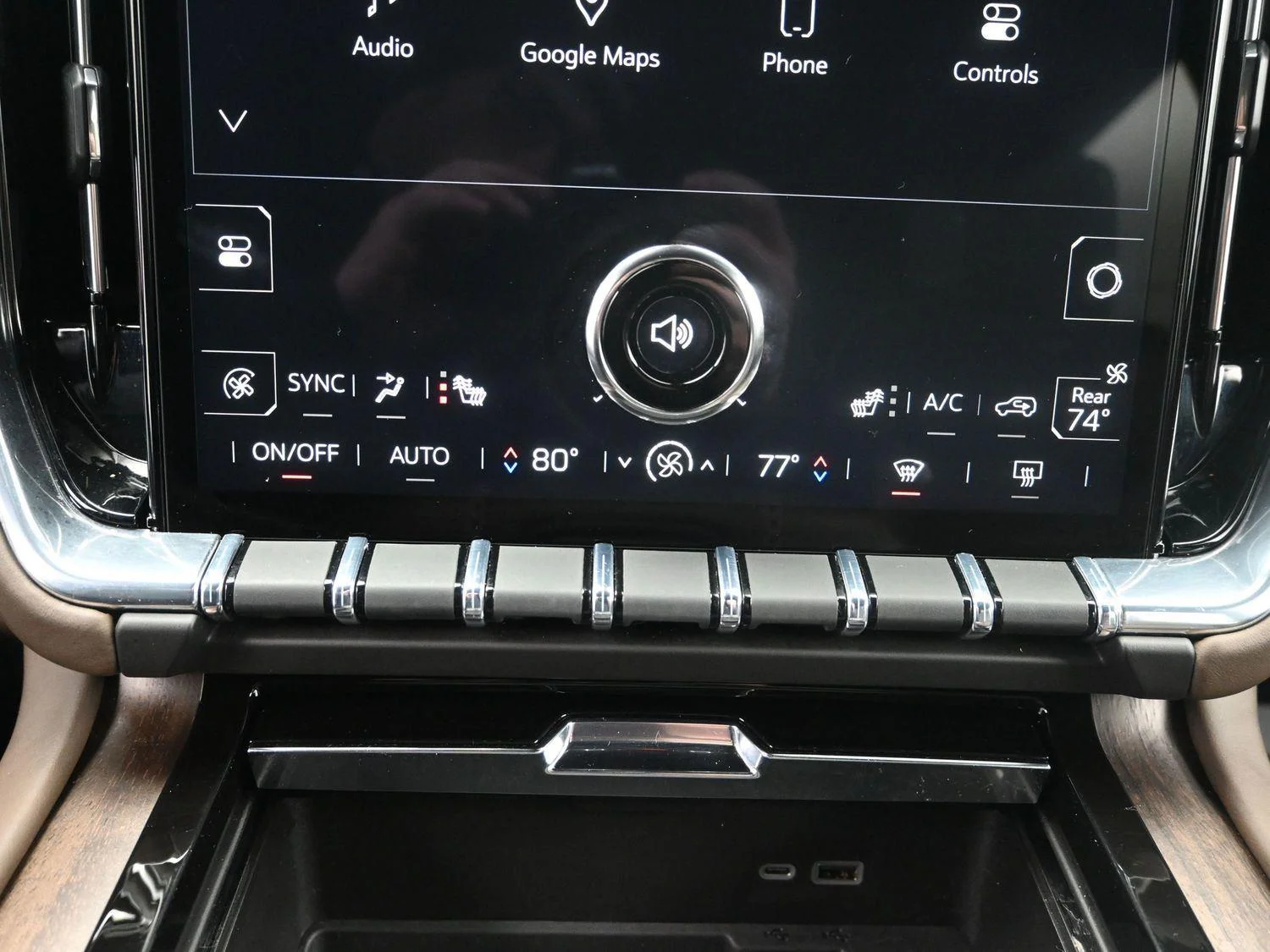 Used 2025 White Frost Tricoat GMC Denali Ultimate image 37