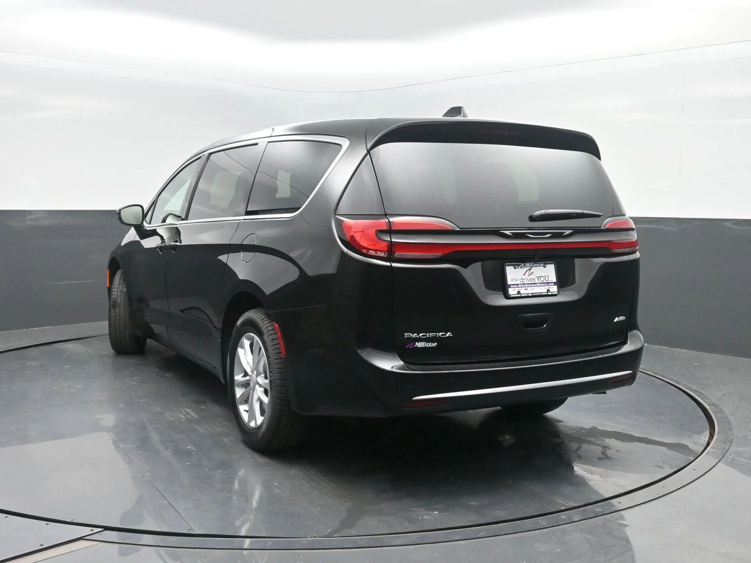 New 2027 Diamond Black Crystal Pearl-Coat Exterior Paint Chrysler Select image 44
