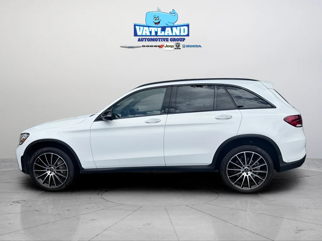 Used 2022  Mercedes-Benz GLC 300 image 2