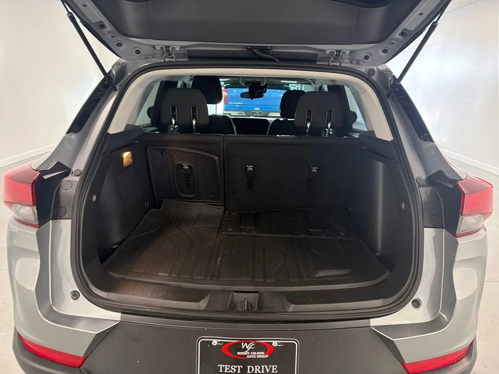 Used 2025 Gray Chevrolet LS image 8