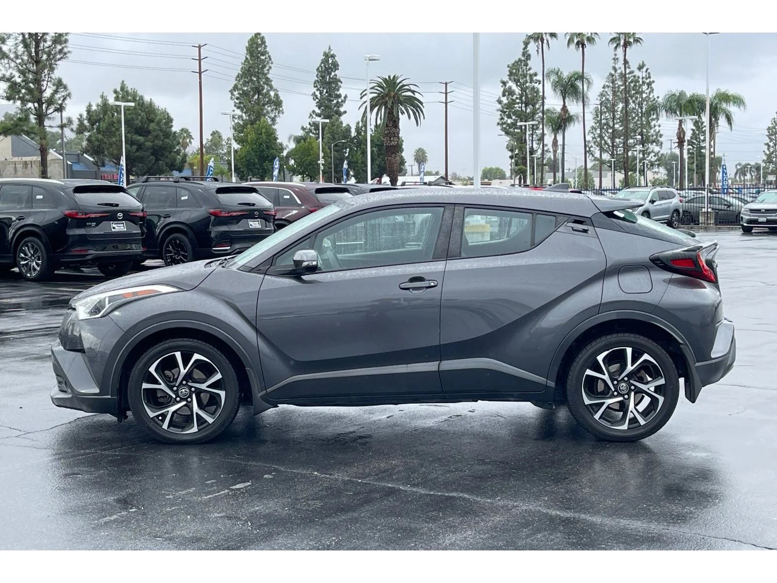 Used 2018 Magnetic Gray Metallic Toyota XLE Premium image 3