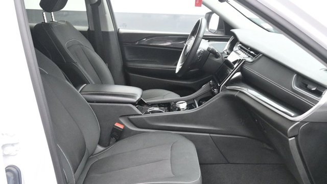 Used 2022 White Jeep Laredo image 11