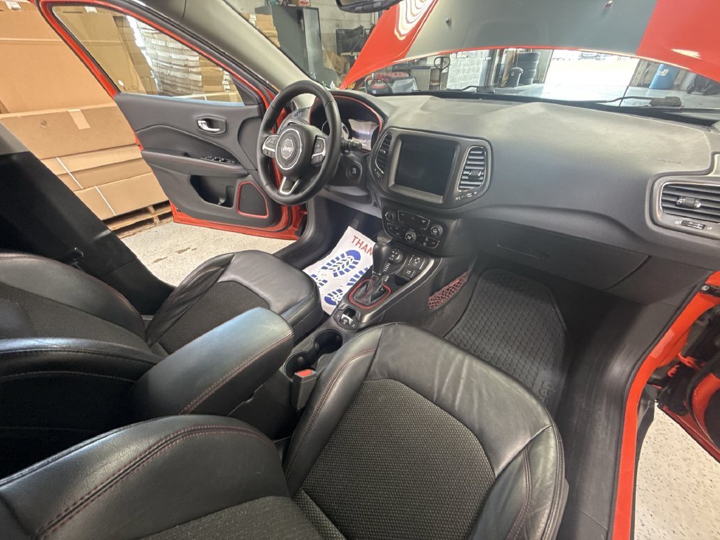 Used 2018 Spitfire Orange Clearcoat Jeep Trailhawk image 37