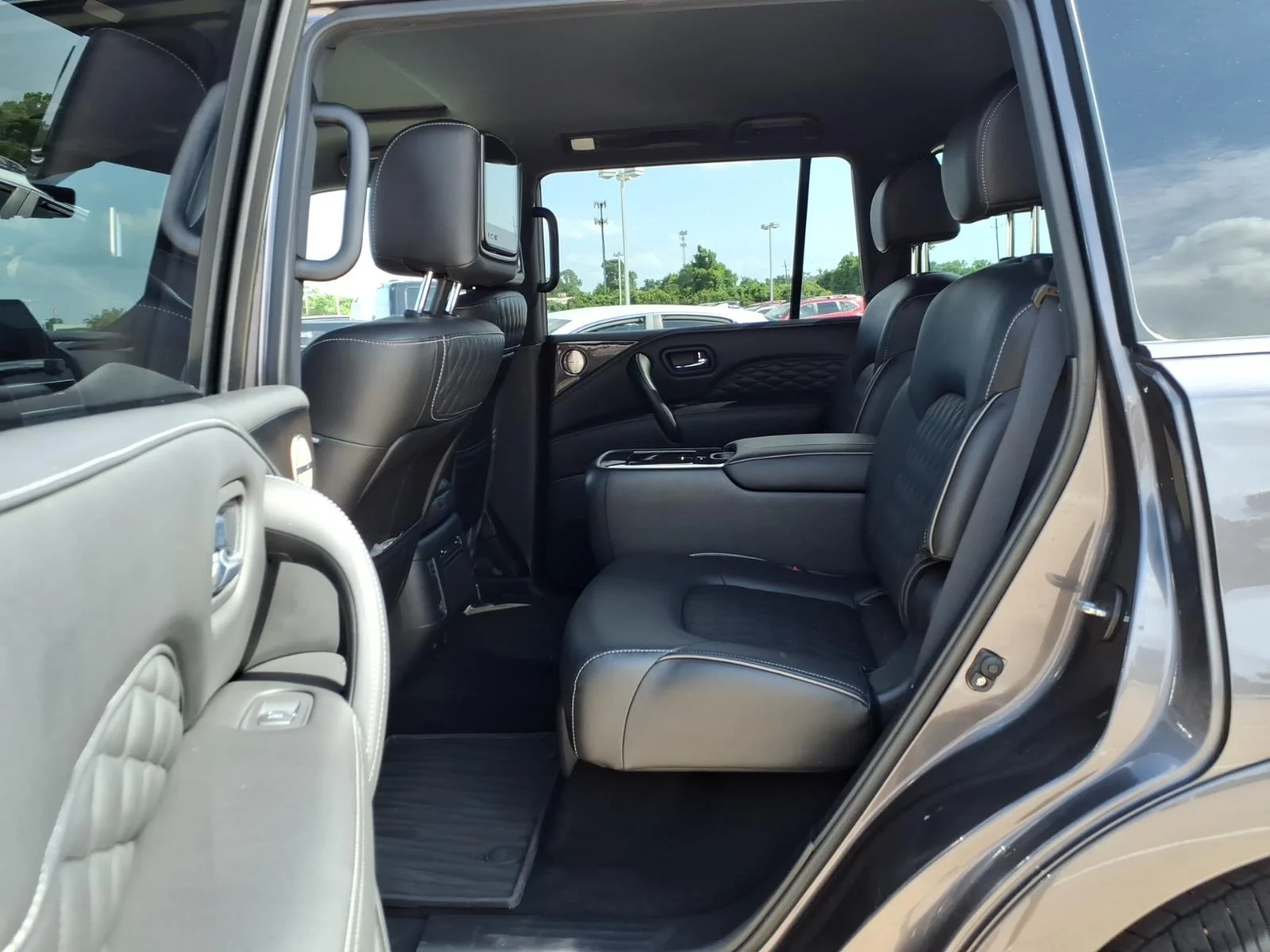 Used 2023 Anthracite Gray INFINITI Sensory image 16