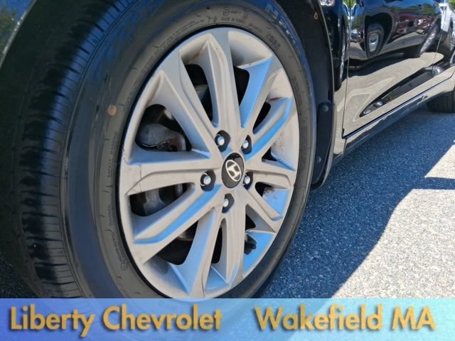 Used 2016  Hyundai SE image 5