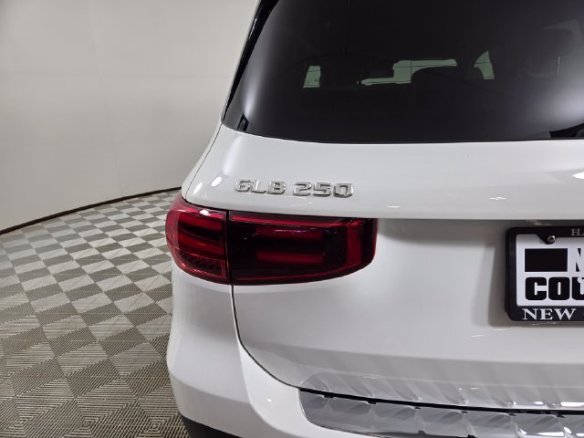 Used 2026 White Mercedes-Benz GLB 250 image 9