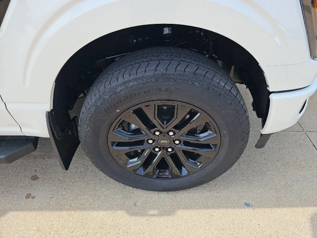 New 2026 Star White Metallic Tri-Coat Ford Lariat® image 29
