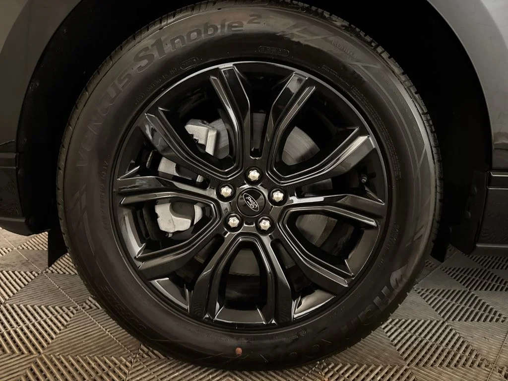 New 2024 Black Ford SE image 17