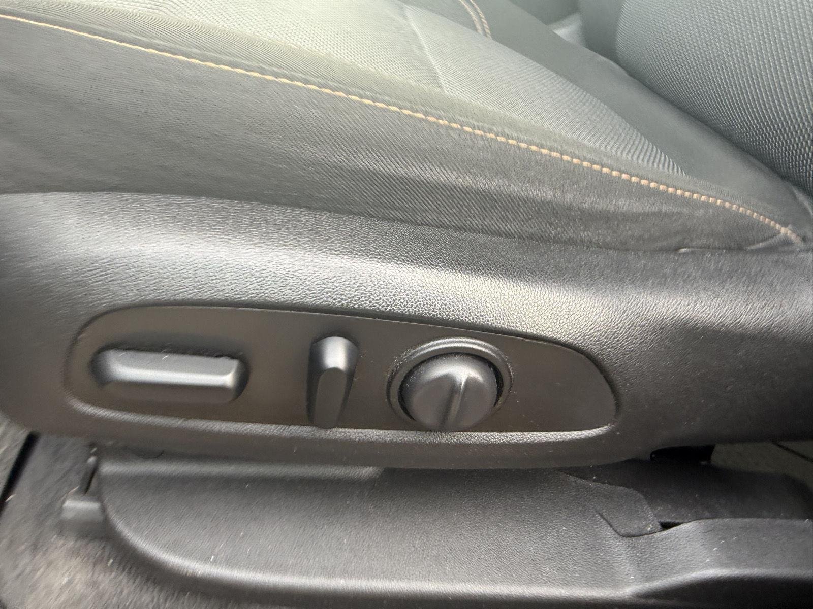 Used 2019 Mosaic Black Metallic Chevrolet LT Cloth image 8