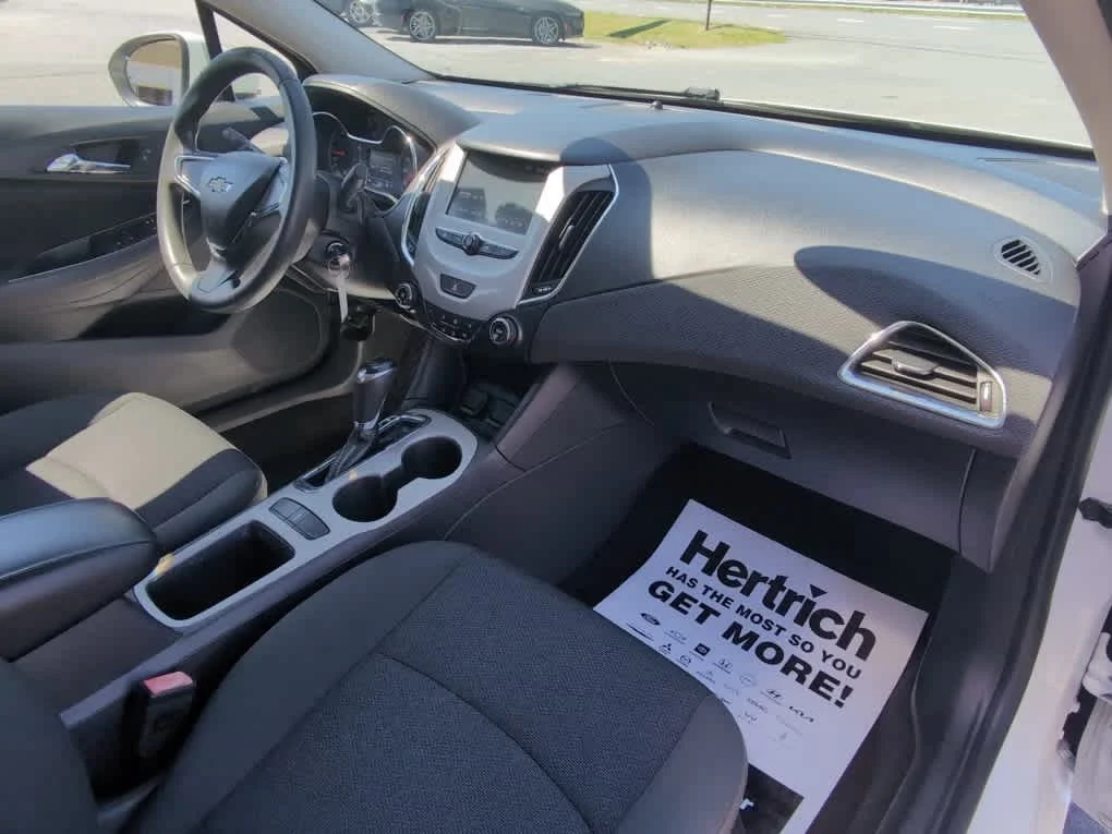 Used 2017 Summit White Chevrolet LS image 17