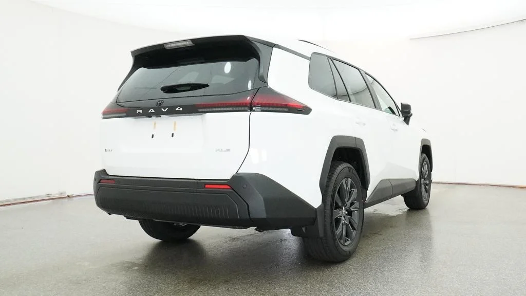 New 2026 Ice Cap Toyota XLE Premium image 8