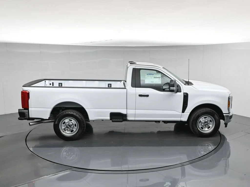 New 2027 Oxford White Ford XL image 42