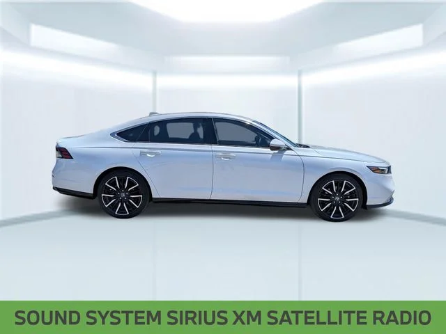 Used 2023 White Honda Touring image 8