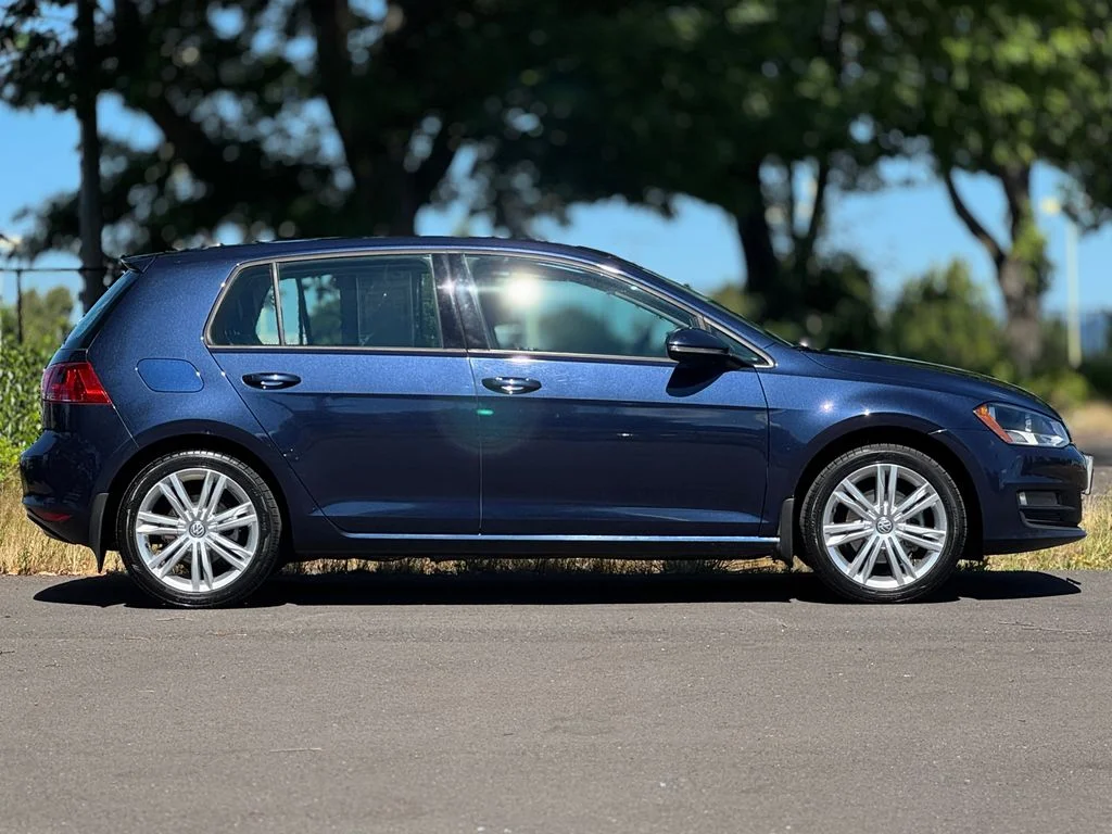 Used 2016 Night Blue Metallic Volkswagen TSI SE 4-Door image 8