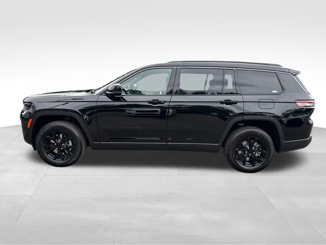 New 2026 Diamond Black Crystal Pearl-Coat Exterior Paint Jeep Laredo image 4