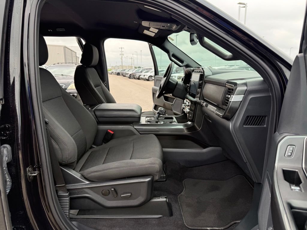 Used 2023 Black Ford XLT image 18