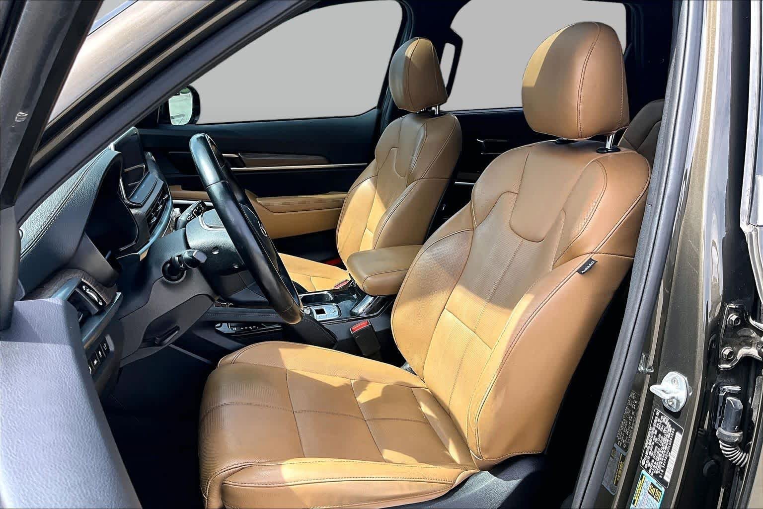 Used 2020 Dark Moss Kia SX image 8