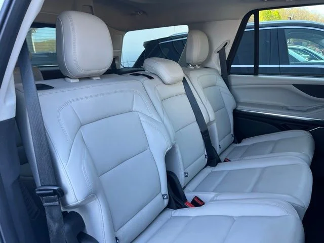Used 2025 White Metallic Lincoln Reserve image 35