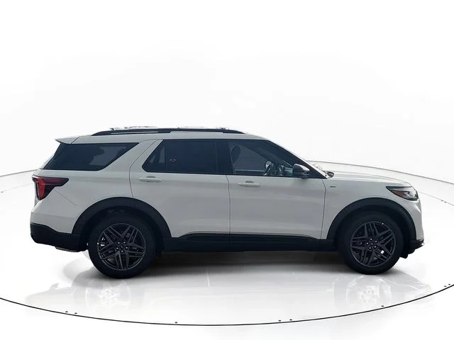 New 2026 White Metallic Ford ST-Line image 4