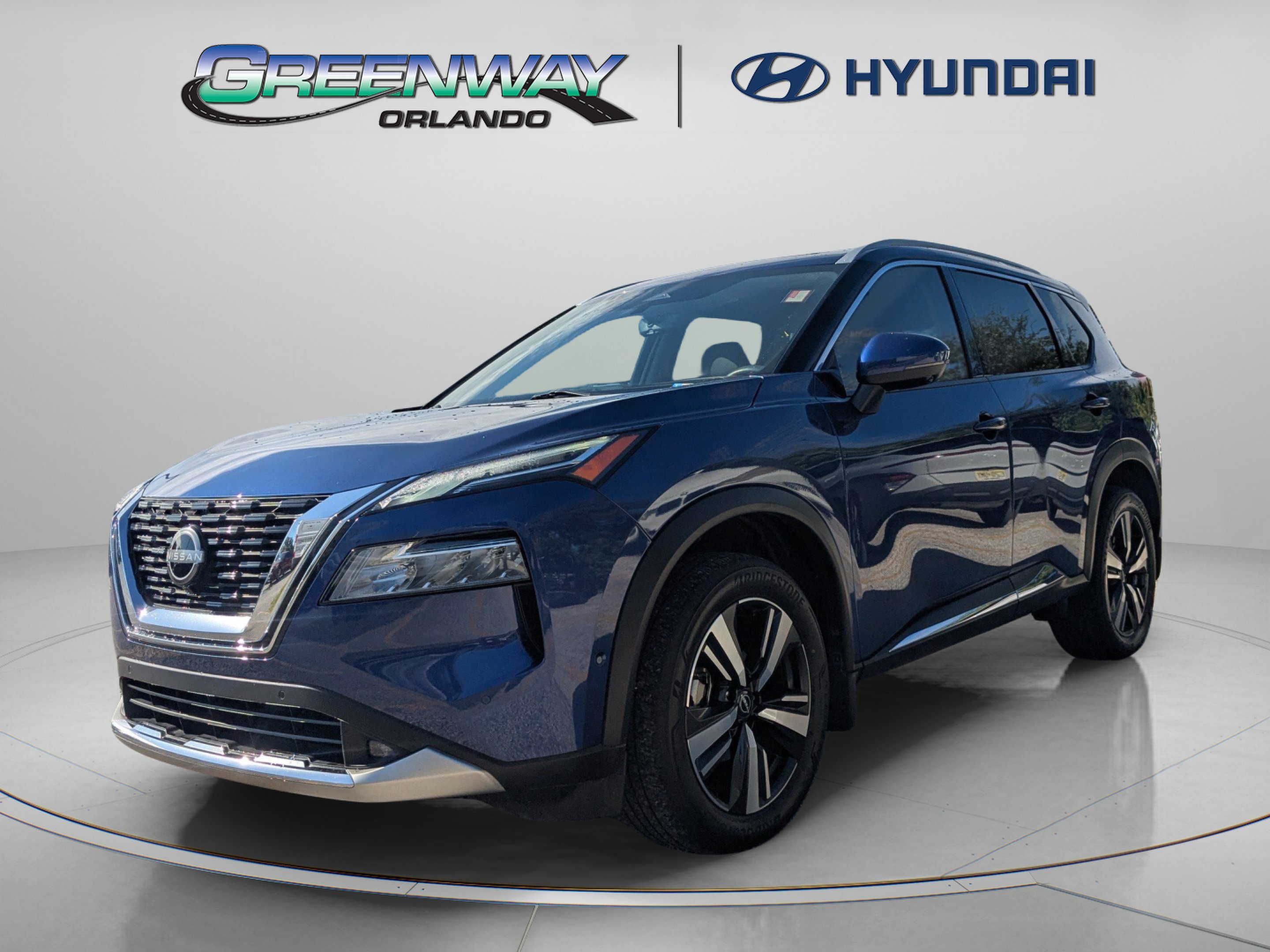 Used 2022 Caspian Blue Metallic Nissan Platinum image 3