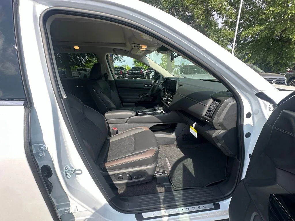 New 2026 Everest White Pearl TriCoat Nissan Platinum image 18