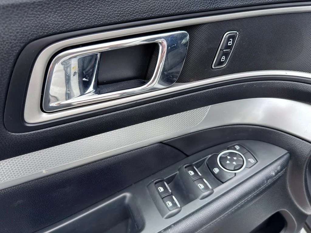 Used 2017 White Ford XLT image 23