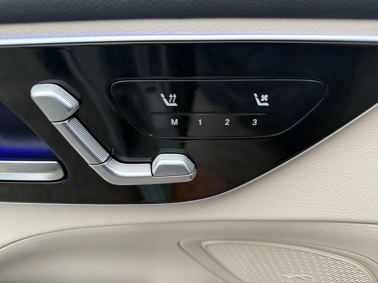 2025 Mercedes-Benz C-Class Sedan C 300 - Photo 23